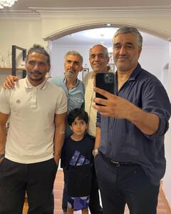  عکس/ پژمان جمشیدی و جواد کاظمیان در حال تماشای ال کلاسیکو بعد از آزادی | اقتصاد24