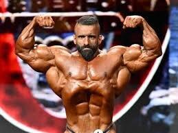  هادی چوپان با جوایز نقدی این خودرو لوکس را خرید! + عکس