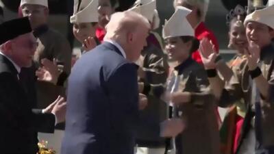  رقص ترامپ هنگام ورود به مالزی + فیلم