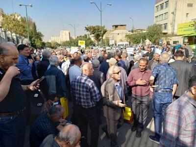  بازنشستگان فولاد با تجمع مقابل مجلس خواستار توقف انتقال صندوق و اجرای همسان‌سازی شدند