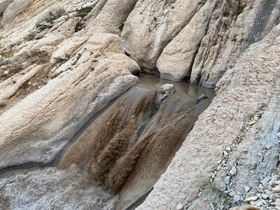  چشمه کوهرنگ زیر سایه خشکسالی؛ آخرین رمق‌های یکی از مهمترین منبع آب شرب چهارمحال و بختیاری