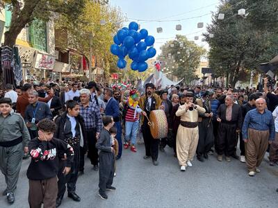 کارناوال رنگ و موسیقی در مریوان؛ آغاز باشکوه جشنواره تئاتر خیابانی