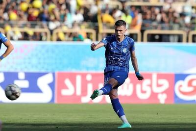 برتری دو گله استقلال برابر فجرسپاسی در پایان نیمه نخست - پارس فوتبال