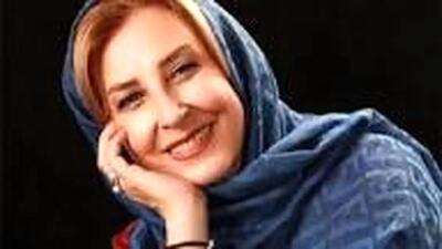  آواز غمگین مرجانه گلچین بر سر مزار مادرش/ ویدئو