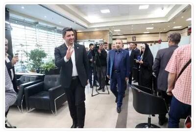  تأکید بر ارتقای خدمات مشتری‌مدار و تقویت اعتماد عمومی در جریان بازدید مدیران ارشد بانک مرکزی و بانک ملی ایران از شعب سابق بانک آینده