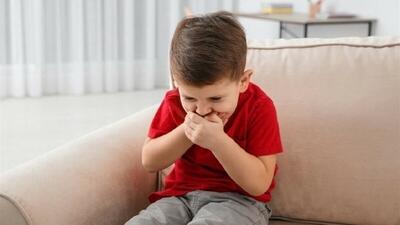 خوراندن هر ماده‌ای به فرد دچار مسمومیت خطرناک است