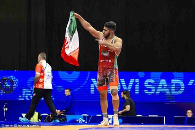  قهرمان جهان تماشاگر دیدار فجرسپاسی مقابل استقلال