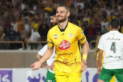  سینا شاه عباسی رکورد زد؛ دو خطای منجر به پنالتی در یک نیمه مقابل استقلال