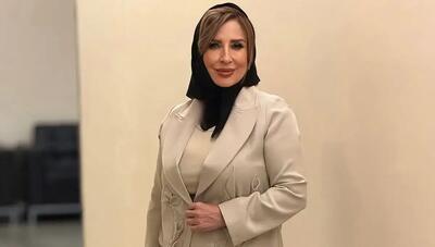 «مرجانه گلچین» با کت و شلوار بژ گل‌دوزی شده در کنسرت/ استایل فاخر بازیگر سوژه عکاسان شد (عکس)