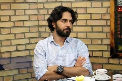  حامدِ سریال «لحظه گرگ و میش» در پشت‌صحنه تئاتر