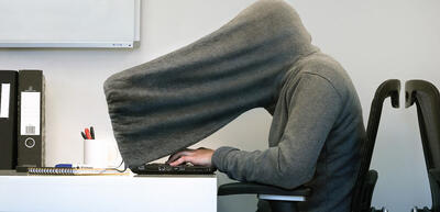  چگونه به حریم شخصی دیگران احترام بگذاریم؟