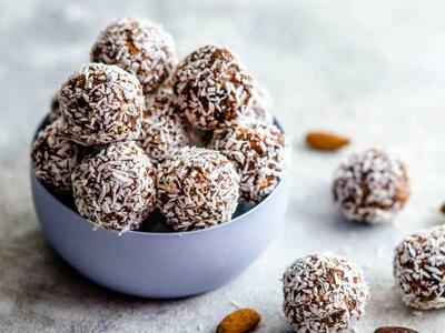 توپک خرما چند کالری دارد ؟