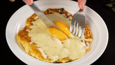  طرز تیه صبحانه رستورانی با نان و تخم مرغ در ماهیتابه