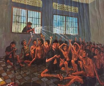  از این زندان فقط ۱۲ نفر جان سالم به در بردند! +تصاویر