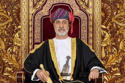  تصاویری از پوشش خاص همسر سلطان عمان در یک مراسم