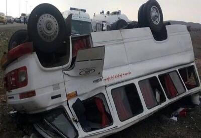  حادثه واژگونی مینی بوس حامل کارگران در کرمانشاه/15 نفر مصدوم شدند