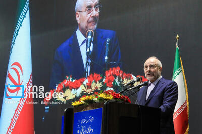  قالیباف: کار مهم ما این است که سنگ را از مسیر مردمی شدن اقتصاد برداریم