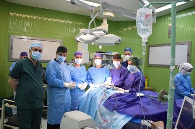  انجام موفق جراحی مشترک تومور پیشرفته گردن و نخاع در تبریز+فیلم