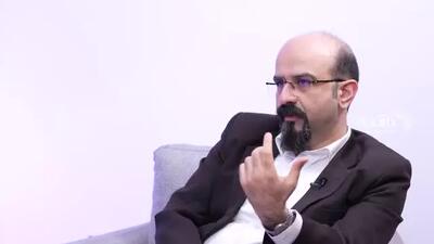  ساسان کریمی: برخی وقتی دوربین روشن می‌شود، جور دیگر حرف می‌زنند / در ایران کسی را نداریم که در توانمندی دیپلماتیک، حتی نزدیک ظریف باشد