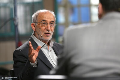  سردار علایی: موتورسواری خانم‌ها چه اشکالی دارد؟ به آن‌ها گواهینامه بدهید، چه اتفاقی می‌افتد؟ حکومت و دولت نباید مردم را آزار بدهند/ سیاست‌هایی که باعث نارضایتی مردم می‌شود باید کنار گذاشته شود