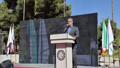  قمری: محلات نگین درخشان تولید گل، سنگ و ماهیان زینتی کشور است