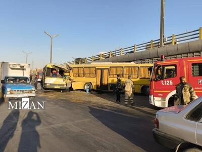 مصدومیت ۲۶ نفر تاکنون در تصادف دو اتوبوس در جاده مخصوص کرج