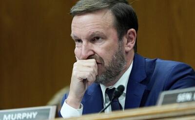  سناتور آمریکایی: ترامپ کشور را به دیکتاتوری نزدیک می‌کند