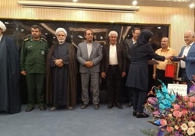  تجلیل از پرستاران درمانگاه دارالشفاء قرچک همزمان با میلاد حضرت زینب(س) - تسنیم
