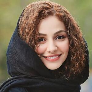 بیوگرافی مهتاب ثروتی بازیگر نقش مینا در سریال سرباز +همسرش و عکس - ویدائو مگ