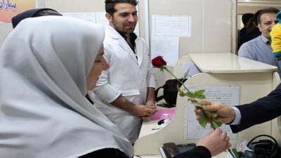  تجلیل و قدردانی از کارکنان درمانگاه قمربنی هاشم (ع) شهرستان آران و بیدگل در روز پرستار + فیلم