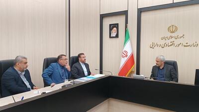  اختیارات بیشتری در حوزه‌های مالی، بانکی و سرمایه‌گذاری به فارس تفویض شود