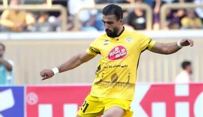 مدافع متفاوت فجر جلوی استقلالی‌ها