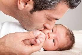  چرا نباید نوزادها را ببوسیم؟
