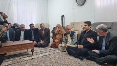  وزیر ارشاد با خانواده شهید سرمد سجادی در مریوان دیدار کرد