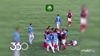 ویدیوی جنجالی از کتک‌خوردن داور ایرانی وسط زمین