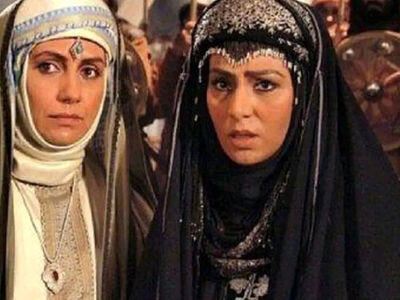  تاریخ وبگردی | چهره های واقعی «ناریه و عمره» در پشت صحنه سریال «مختارنامه» / سال 1390