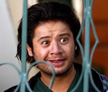  تاریخ وبگردی | علی صادقی سریال خانه به دوش بالاخره از همسر و دختر زیبایش رونمایی کرد