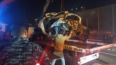 برخورد مرگبار پژو ۲۰۷ با تیر چراغ برق در بزرگراه حکیم جان ۲ جوان را گرفت
