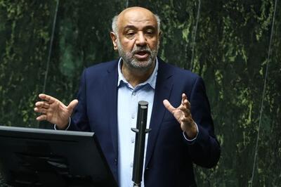 وزیر کار آمار خودروهای لوکس را داد : در ایران ۴ نفر لامبورگینی، ۱۸۱ نفر مازراتی، ۳ هزار و ۶۰۰ نفر پورشه، ۱۰ هزار نفر لندرور و ...