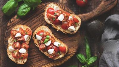  طرز تهیه بروسکتای کدوسبز یک غذای ساده و سالم ایتالیایی