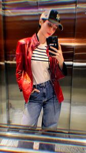  عکس/ سلفی دیدنی لاله مرزبان با تیپ تینیجری و کاپشن چند میلیونی | اقتصاد24