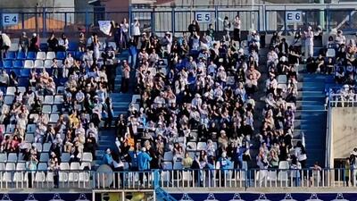 جو فوق‌العاده هواداران ملوان در ورزشگاه سیروس قایقران