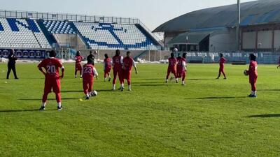 گرم کردن بازیکنان فوتبال زنان ملوان و پرسپولیس