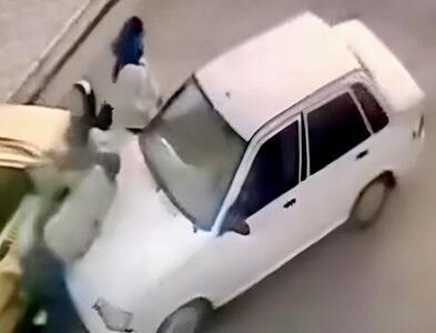  (۱۶+) صحنه وحشتناک تصادف و بی توجهی خانم راننده به مرد آسیب دیده+ ویدئو | (بیماران قلبی نبینند )