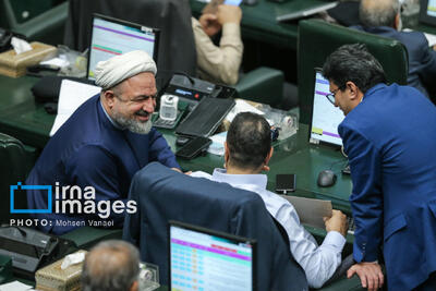 رسایی: ۹۵ میلیارد دلار ارز ناشی از صادرات غیرنفتی به کشور بازنگشت