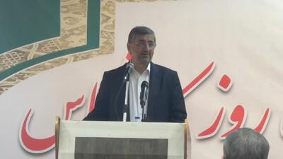  باید توجه همگان را به انجام کار علمی و کارشناسی معطوف کنیم