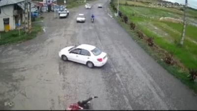  تصادف وحشتناک موتورسیکلت در یکی‌ از جاده‌های شمال