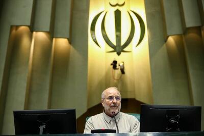 انتقاد قالیباف از وزیر کار در صحن مجلس؛ دولت خلاف قانون عمل کرد/ هدف دولت و مجلس توزیع عادلانه کالابرگ الکترونیک به ۷ دهک جامعه است