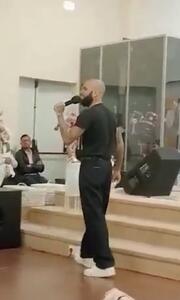 شاگرد عیسی؛ دنی آلوز پس از تبرئه از اتهام تجاوز جنسی مبلغ مسیحیت شده است / عکس - پارس فوتبال