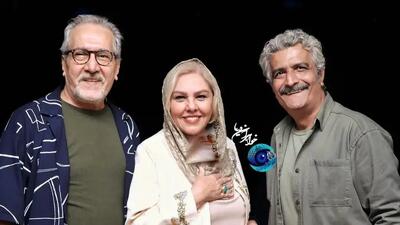  نگاهی به تیپ و استایل شیک هنرمندان در پشت صحنه نمایش «یتیمچه»: از افسانه چهره آزاد و مهدی صباغی تا الهه ‌شه‌ پرست ، کهبد ‌تاراج ، نازنین ‌حشمدار و هوشنگ ‌قوانلو